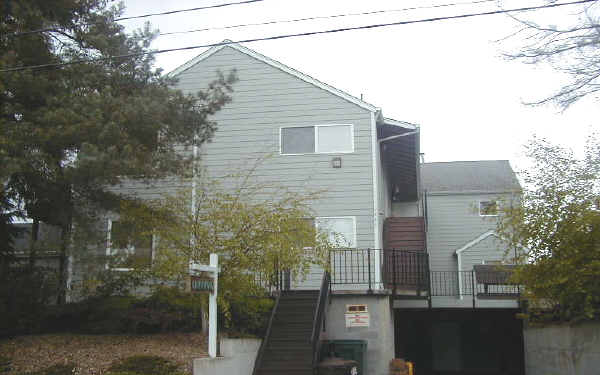 9741 Woodlawn Ave N in Seattle, WA - Building Photo