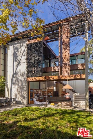 615 Woodlawn Ave in Los Angeles, CA - Foto de edificio - Building Photo