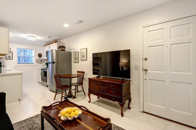 306 E Victory Dr in Savannah, GA - Building Photo - Building Photo