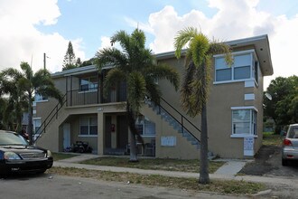 708-716 Douglass Ave in West Palm Beach, FL - Building Photo - Building Photo