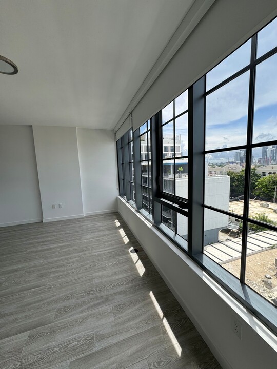 390 NW 27th St, Unit S2 in Miami, FL - Building Photo