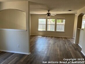 11110 Dewberry Field in Helotes, TX - Foto de edificio - Building Photo