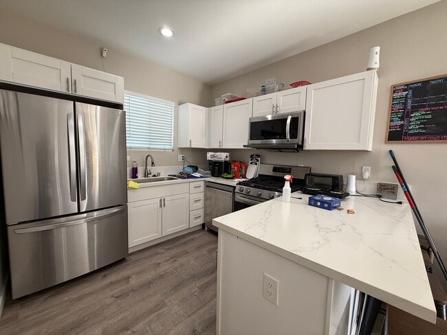 5223-5225 E Falls View Dr in San Diego, CA - Building Photo - Building Photo