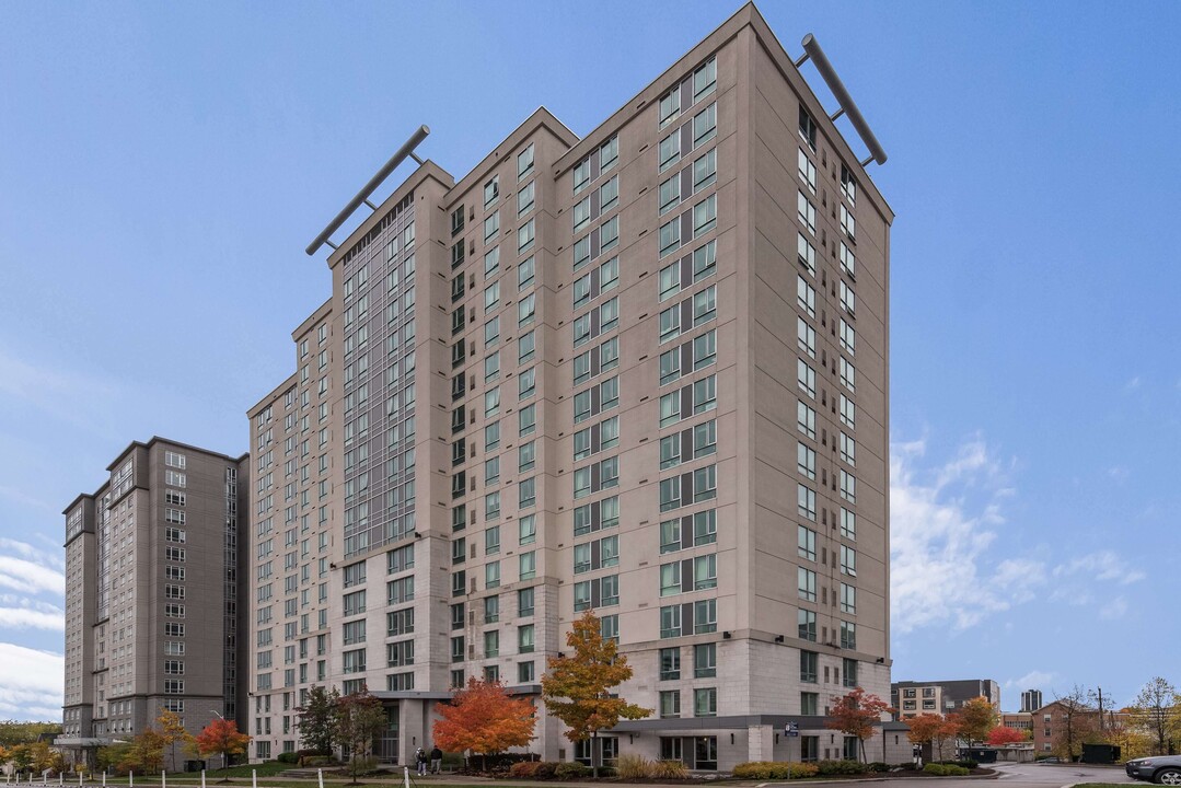 King Street Towers in Waterloo, ON - Building Photo