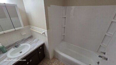 4550 Madison St NE in Minneapolis, MN - Building Photo - Building Photo