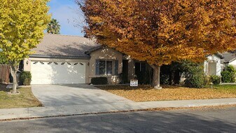 10310 Starlight Peak Dr in Bakersfield, CA - Building Photo