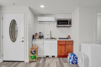 5 Flintlocke Rd, Unit 2 in Franklin, MA - Foto de edificio - Building Photo