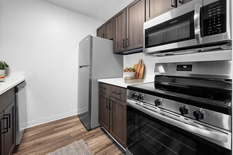 Welcome to Equinox Apartments in St. Anthony, MN - Foto de edificio - Building Photo