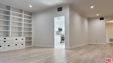 1124 Kings Rd in West Hollywood, CA - Building Photo - Building Photo