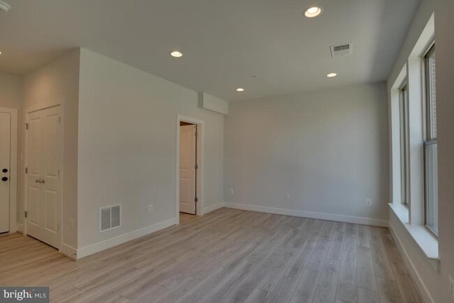 property at 5102 Oakmoore Dr