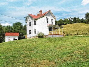 121 Brady Rd in Scenery Hill, PA - Building Photo - Building Photo