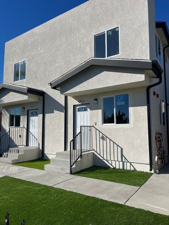 409 E 99th St in Los Angeles, CA - Building Photo