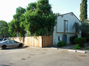 Las Palmas Apartments in Fresno, CA - Building Photo - Building Photo