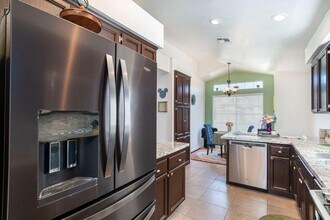9094 Chantal Way in Sacramento, CA - Building Photo - Building Photo