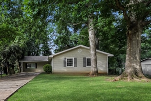 10822 Mallard Dr in Jonesboro, GA - Building Photo