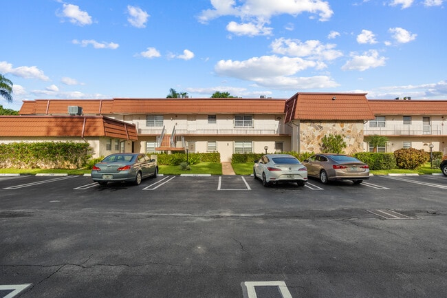 12009 Poinciana Blvd, Unit 205 in Royal Palm Beach, FL - Building Photo - Building Photo