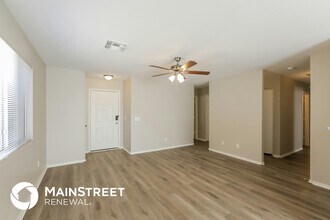 2440 S 71st Ln in Phoenix, AZ - Foto de edificio - Building Photo