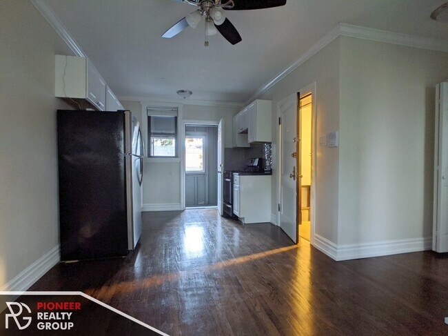 1048 W Lill Ave, Unit #1056-3 in Chicago, IL - Foto de edificio - Building Photo