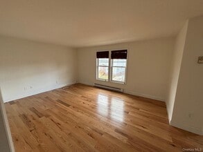 8 S Brett St in Beacon, NY - Building Photo - Building Photo