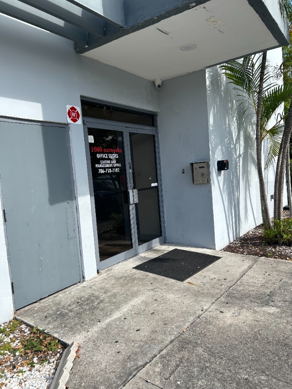 1000 E Atlantic Blvd in Pompano Beach, FL - Foto de edificio - Building Photo