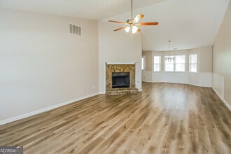 76 Mallie Ct in Hampton, GA - Building Photo - Building Photo