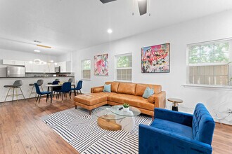 5009 Mallow St in Houston, TX - Building Photo - Building Photo