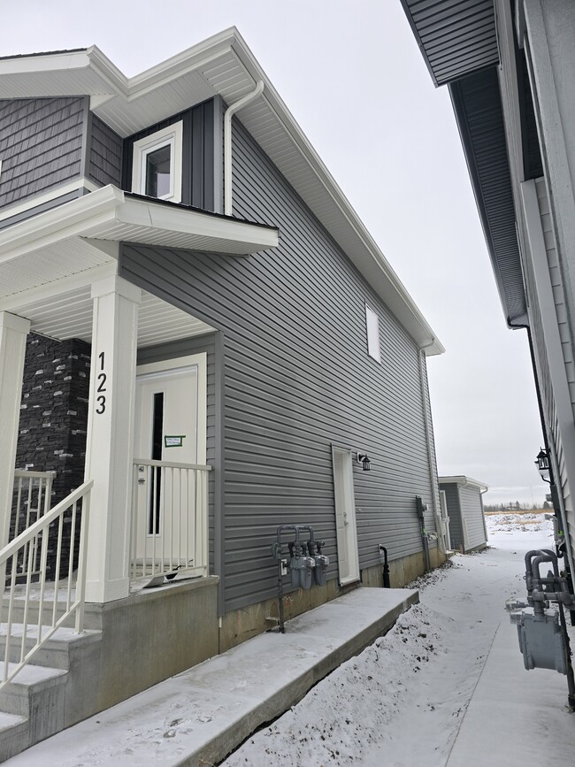 129 mitchell Bnd in Leduc, AB - Building Photo - Building Photo