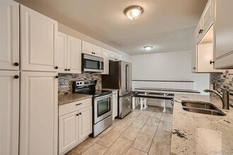 1828 S Ammons St, Unit C in Lakewood, CO - Building Photo - Building Photo