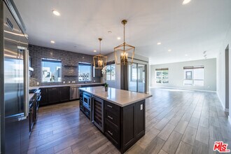 5837 Village Dr in Los Angeles, CA - Building Photo - Building Photo