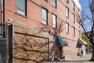 201 W 134th St in New York, NY - Foto de edificio - Building Photo