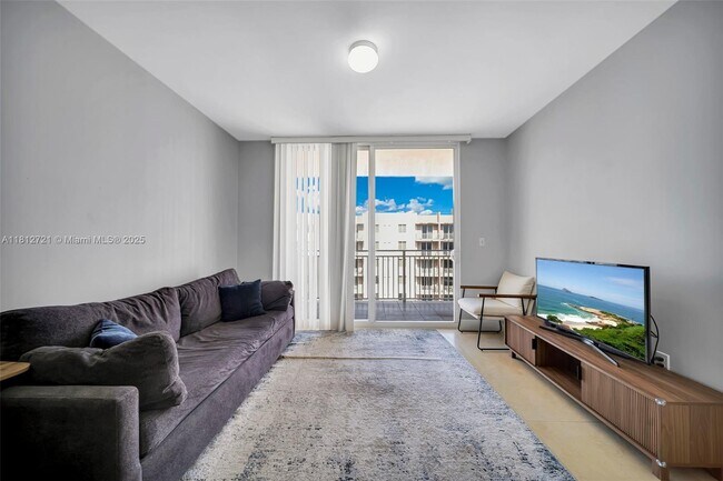 2425 SW 27th Ave in Coral Gables, FL - Building Photo - Building Photo