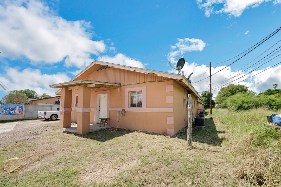 1006 N Flores St in Rio Grande City, TX - Building Photo