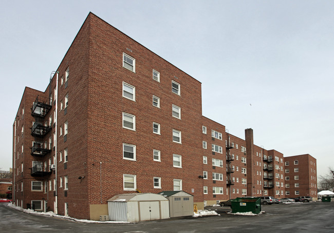 Clinton House in Elizabeth, NJ - Foto de edificio - Building Photo