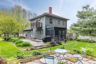 17 Rhynus Rd in Sharon, CT - Building Photo