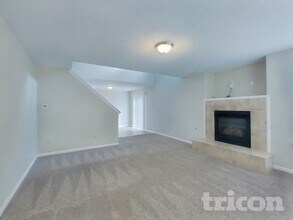 2621 Grand Fir Dr in Greenwood, IN - Foto de edificio - Building Photo