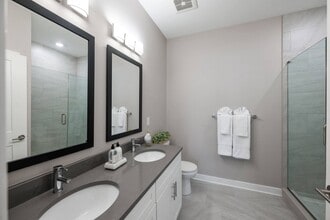 Claremont on the Square in Exton, PA - Foto de edificio - Building Photo