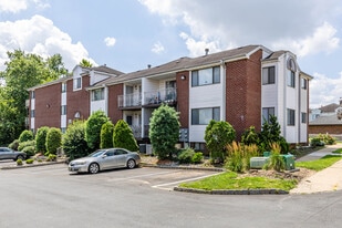 Edison Woods in Edison, NJ - Building Photo