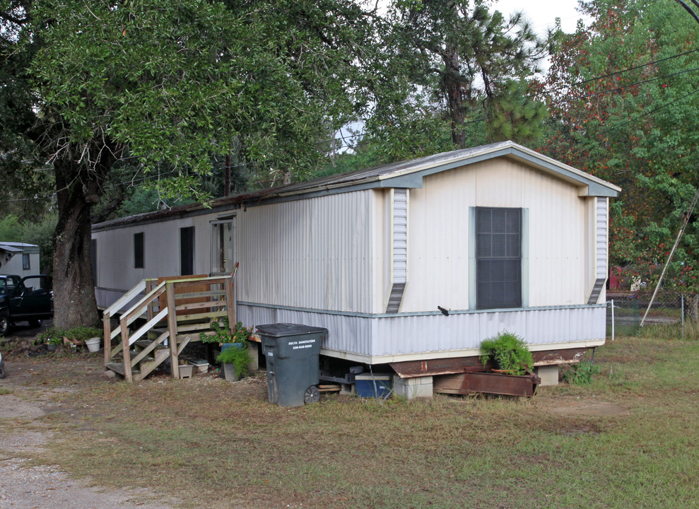 10515 Hwy 613 in Moss Point, MS - Building Photo