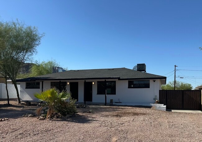 1327 E Carol Ave, Unit B