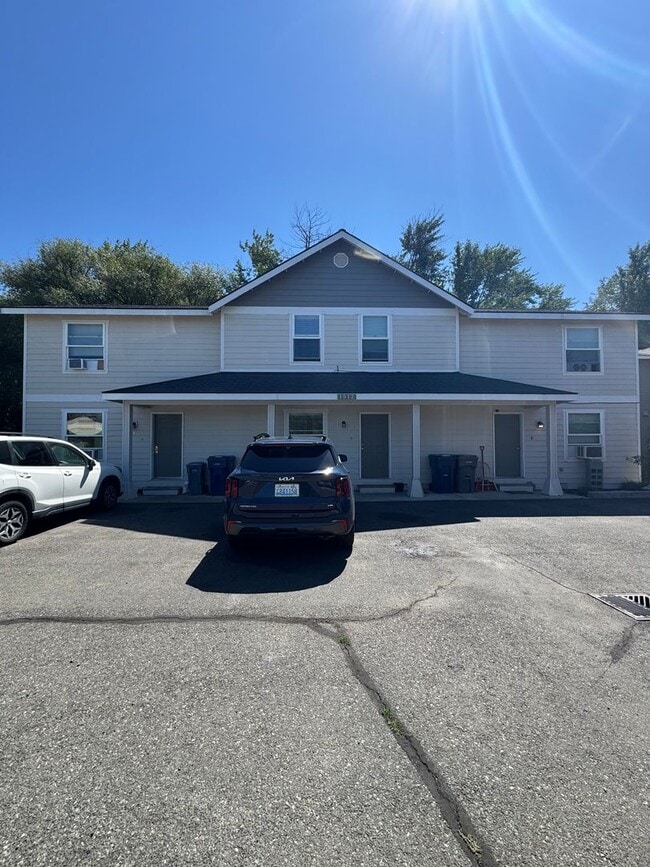 property at 1512 N Brook Ct