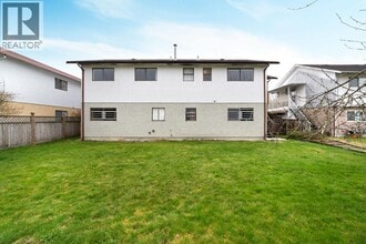 8411 Rideau Dr in Richmond, BC - Building Photo - Building Photo