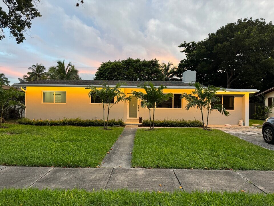 8560 SW 126th Terrace in Miami, FL - Building Photo