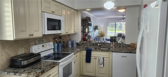 219 Fox Glen Dr in Naples, FL - Building Photo - Building Photo