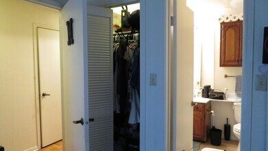 1910 Robbins Pl in Austin, TX - Building Photo - Building Photo