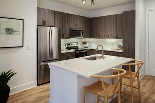 2125 Yale Apartments in Houston, TX - Building Photo