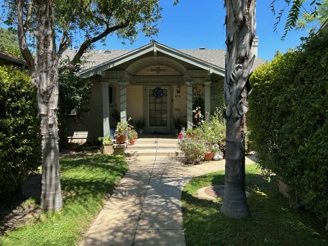 Euclid Manor in Pasadena, CA - Building Photo