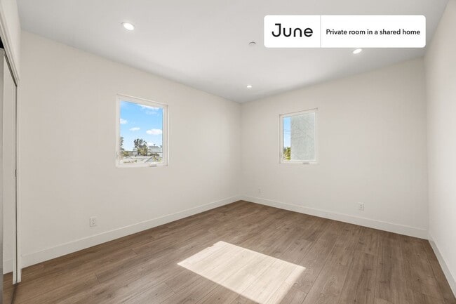 property at 5637 Riverton Ave