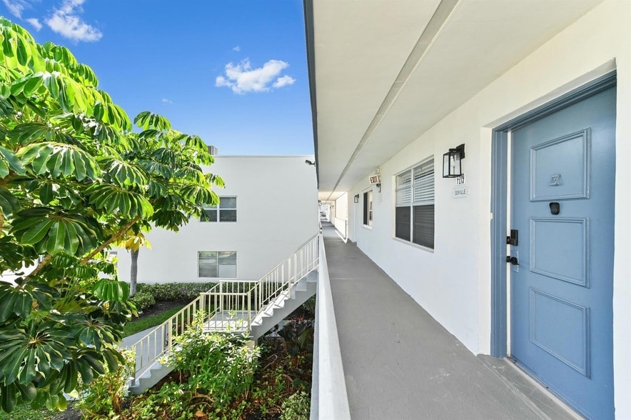 279 Normandy Ln, Unit F in Delray Beach, FL - Building Photo