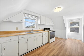 930 7th St, Unit B in Columbus, IN - Building Photo - Building Photo