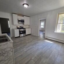 9 Woodland St in Vernon, CT - Building Photo - Building Photo